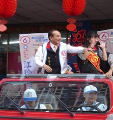 王金平在高雄陪国民党籍候选人扫街
