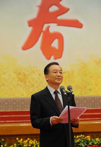 这是中共中央政治局常委、国务院总理温家宝在团拜会上讲话。新华社记者樊如钧摄