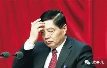 开篇提到，今年全国两会前后，王珉和卢子跃、王阳三人的落马“首尾呼应”。